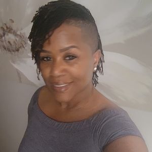 Meet your Posher, Flora l.